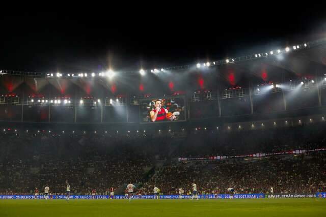 Flamengo vence Bahia, embala quinta vitória seguida e segue na cola do líder