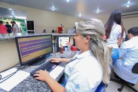 Adriane sanciona lei que reforça sigilo de pacientes com ISTs em postos de saúde