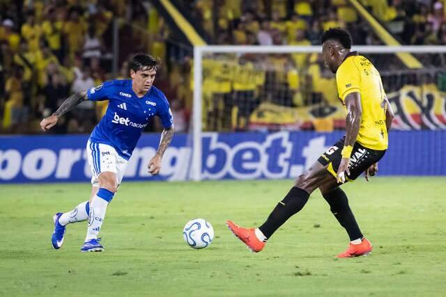 São Paulo e Cruzeiro vencem fora na estreia de torneios continentais