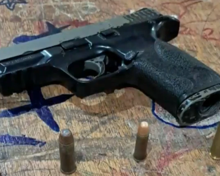 Após ameaça de tiroteio, réplica de arma e munições são apreendidas em escola