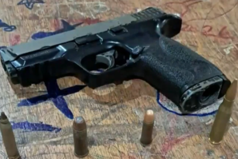 Após ameaça de tiroteio, réplica de arma e munições são apreendidas em escola