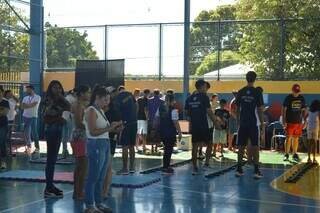 Mutirão leva 300 serviços ao Anache e atrai público até de outra cidade