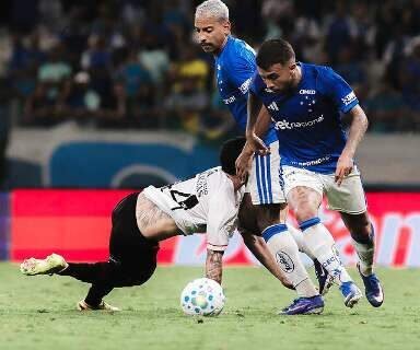 Cruzeiro vence na estreia de Artur Jorge e Bahia supera Athletico