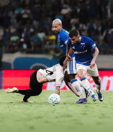 Cruzeiro vence na estreia de Artur Jorge e Bahia supera Athletico