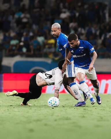 Cruzeiro vence na estreia de Artur Jorge e Bahia supera Athletico