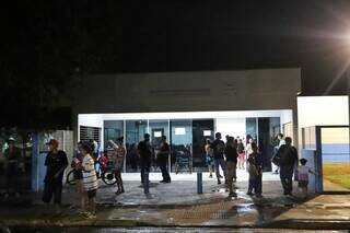 Pacientes enfrentam horas de espera e filas lotam UPAs em Campo Grande