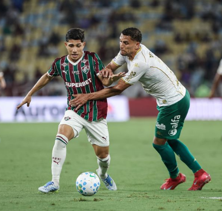 Flamengo goleia Atlético-MG e Fluminense vence com gol no fim