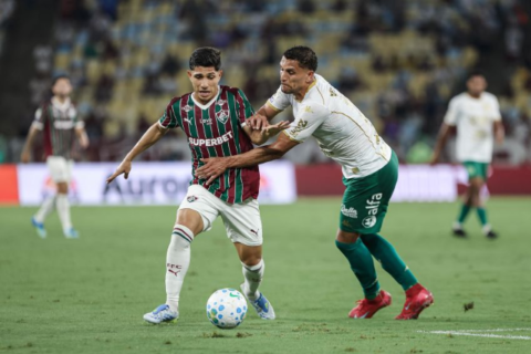 Flamengo goleia Atlético-MG e Fluminense vence com gol no fim