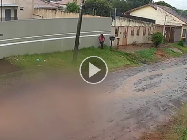 Vídeo mostra fuga de mulher durante tentativa de feminicídio