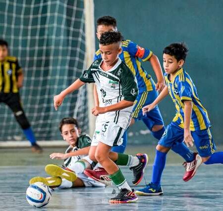 Rodada em três cidades começa a definir classificados na Copa Pelezinho