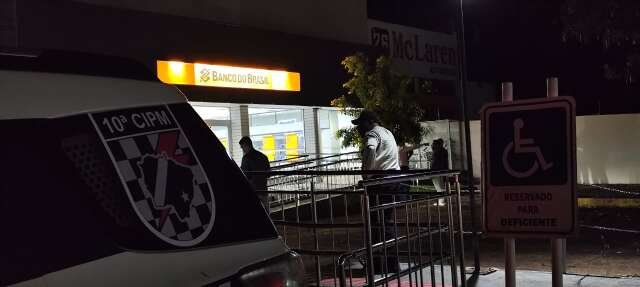 Homem invade agência bancária e morre