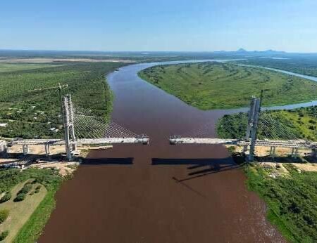 Ponte da Rota Bioceânica sobre o Rio Paraguai deve ser concluída em 31 de maio