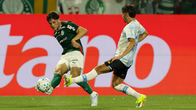 Palmeiras mantém liderança contra Grêmio e Bragantino vence Flamengo