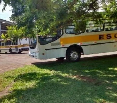 Falta de transporte escolar deixa alunos sem aula e prejudica semana de provas