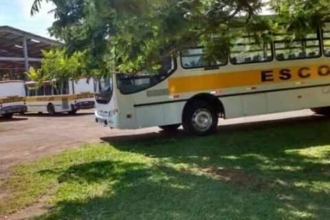 Falta de transporte escolar deixa alunos sem aula e prejudica semana de provas