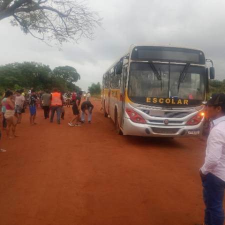 Criança de 7 anos morre atropelada por ônibus escolar
