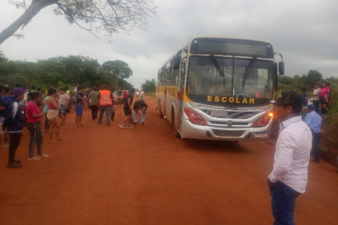 Criança de 7 anos morre atropelada por ônibus escolar