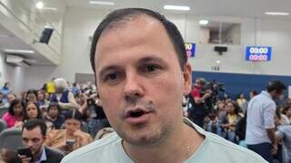 Sessão na Câmara começa com tentativa de virar voto e gritos contra privatização