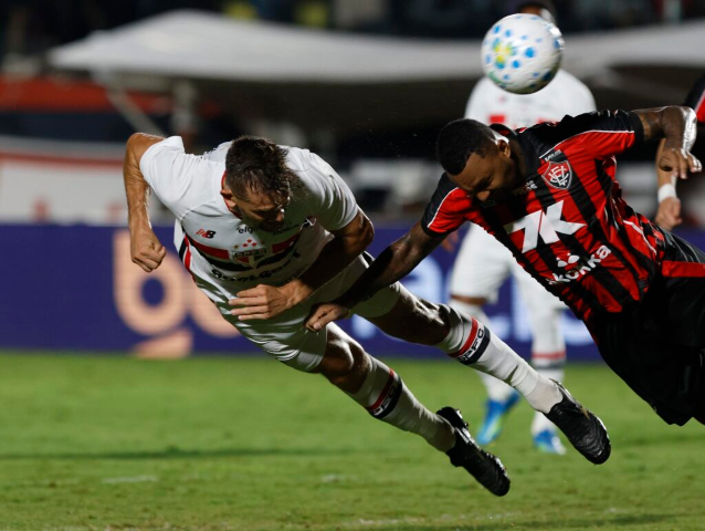 Vitória vence São Paulo e Remo empata com Vasco no Brasileirão