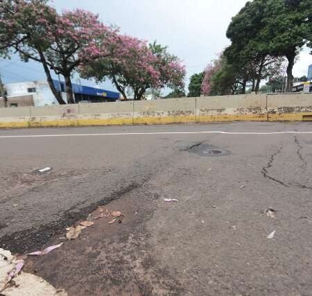 Asfalto “afunda” em ponte sobre o Prosa e levanta alerta para acidentes