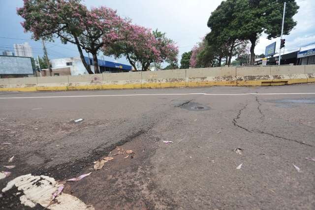 Asfalto “afunda” em ponte sobre o Prosa e levanta alerta para acidentes