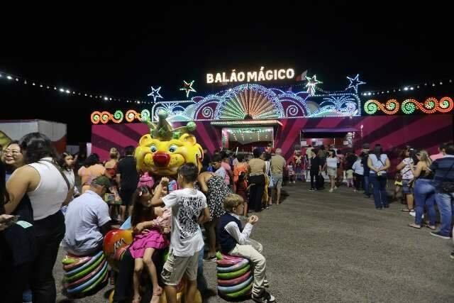 Circo Balão Mágico tem ingressos esgotados em noite de nostalgia