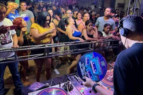 Superando fama de perigoso, bairro Dom Antônio vibra com passinho