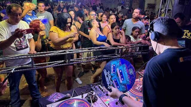 Superando fama de perigoso, bairro Dom Antônio vibra com passinho