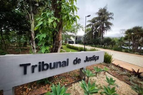 Faculdade cancela turma e é condenada por obrigar aluna a estudar fora do Estado