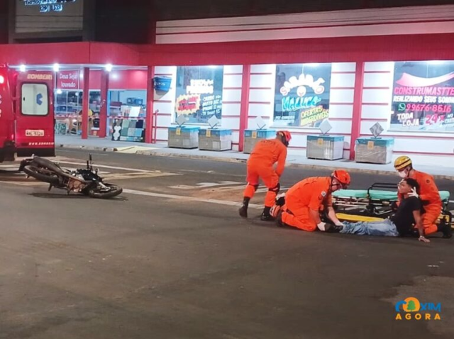 Motorista tenta fugir após atingir moto, capota carro e acaba preso