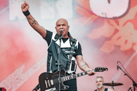 Ícone do punk retorna a Capital cinco meses após cirurgia de emergência