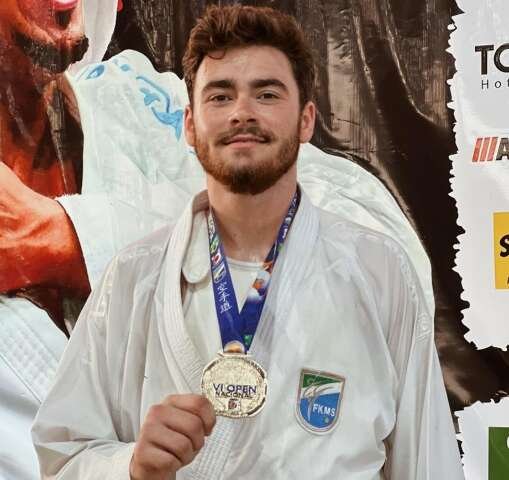 Aos 17 anos, atleta de MS acumula quatro títulos brasileiros no karatê
