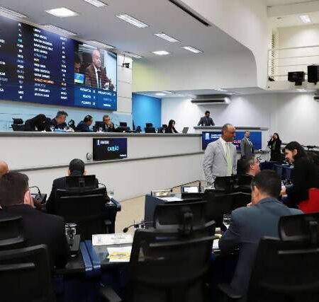 Vereadores mantêm veto e derrubam zona de silêncio em torno de igrejas