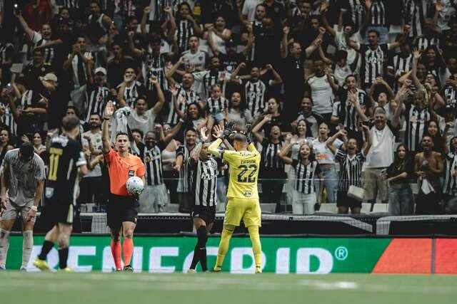 Atlético-MG vence Athletico-PR e embala segunda vitória seguida