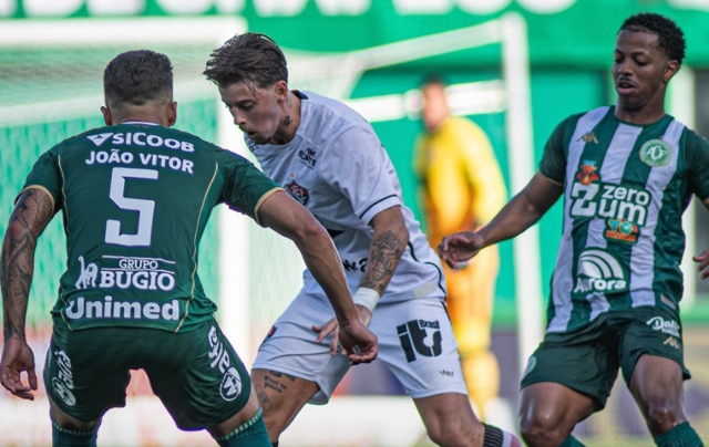 Chapecoense sofre empate nos acréscimos contra o Vitória na Arena Condá