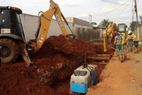 Prefeitura firma contrato de R$ 102,2 milhões para obras de asfalto e drenagem