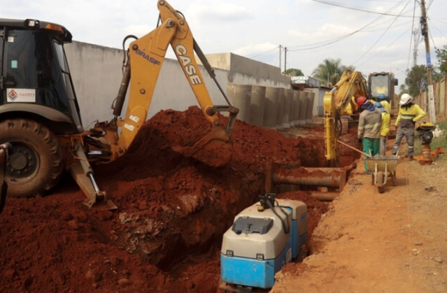 Prefeitura firma contrato de R$ 102,2 milhões para obras de asfalto e drenagem
