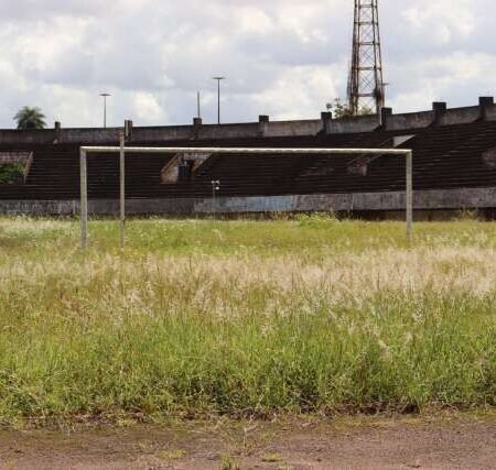 Com verba da CBF, troca de gramado dá direito a futebol usar Morenão por 8 anos
