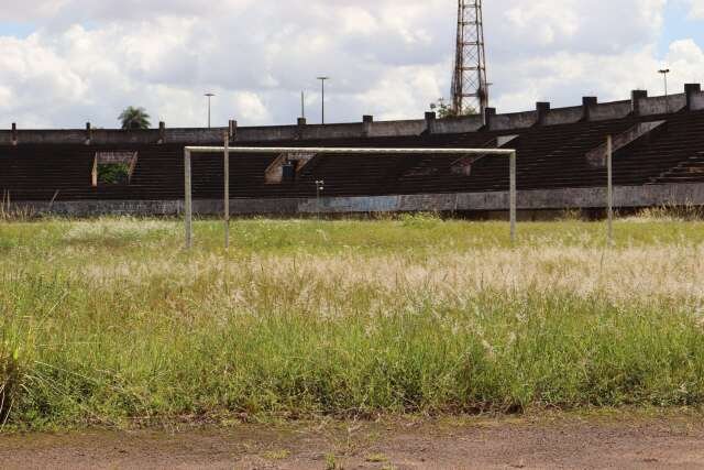 Com verba da CBF, troca de gramado dá direito a futebol usar Morenão por 8 anos