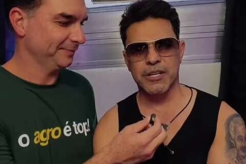 Na Expogrande, Flávio vai ao camarim de Zezé e grava vídeo para Bolsonaro