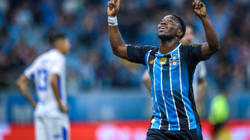 Grêmio vence Confiança com vantagem numérica na Copa do Brasil