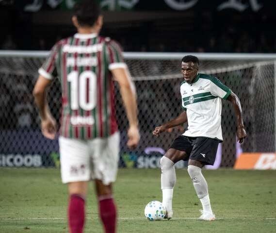 Fluminense empata com o Coritiba em jogo marcado por polêmica do VAR