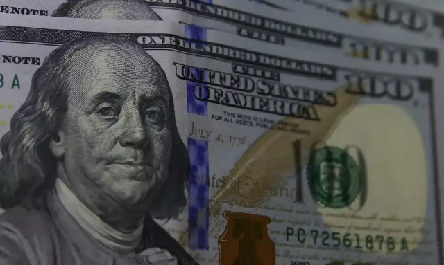 Dólar fecha abaixo de R$ 5 com tensões entre Estados Unidos e Irã