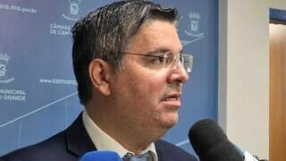 Sessão na Câmara começa com tentativa de virar voto e gritos contra privatização