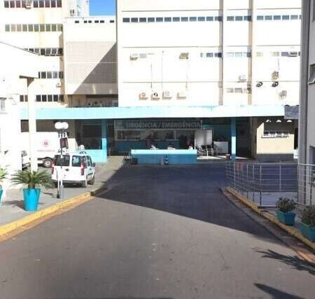 Homem acusado de furtos cai em emboscada e é espancado com barra de ferro