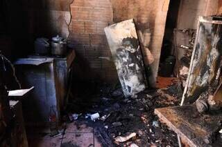 Por causa de um "não", homem queimou tudo que professora tinha