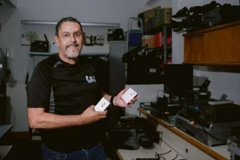 Há 15 anos, Márcio resgata lembranças perdidas em fitas antigas