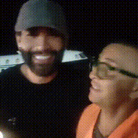 Gusttavo Lima chega a Campo Grande e mobiliza fãs no aeroporto