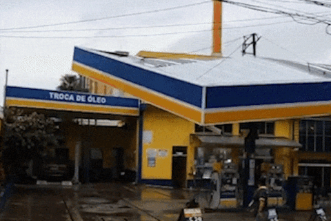 Telhado cede e posto de combustíveis é interditado no bairro Amambai