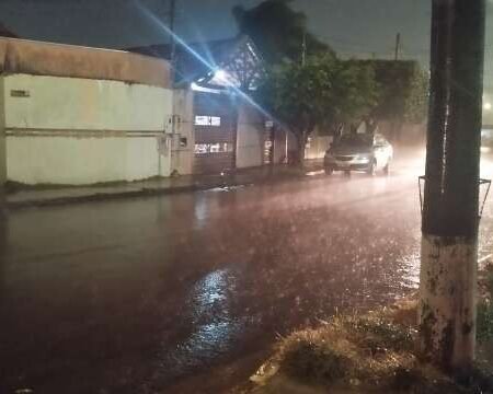 Sábado termina com chuva forte em alguns bairros de Campo Grande
